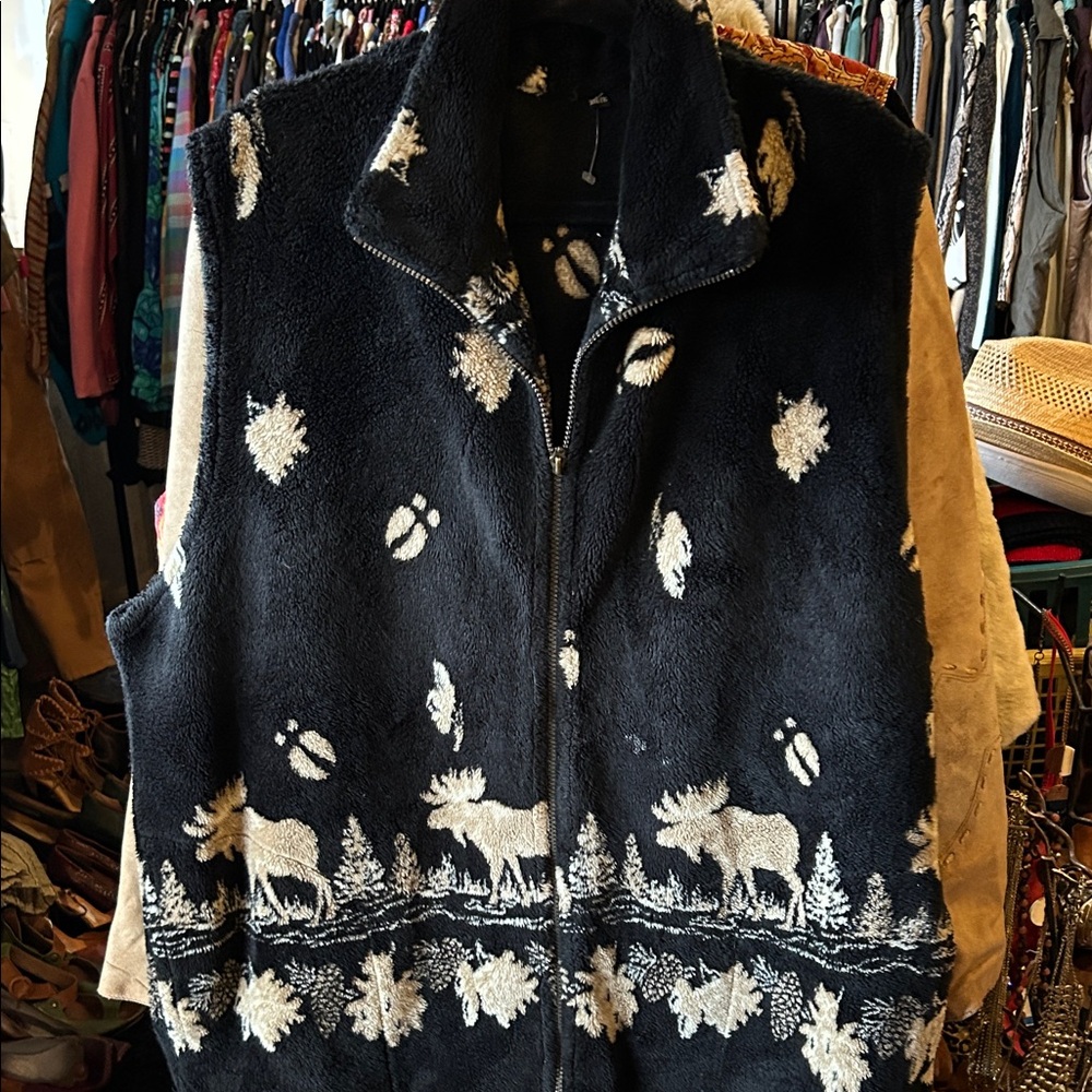 Vintage Black Fleece Vest with Moose Pattern